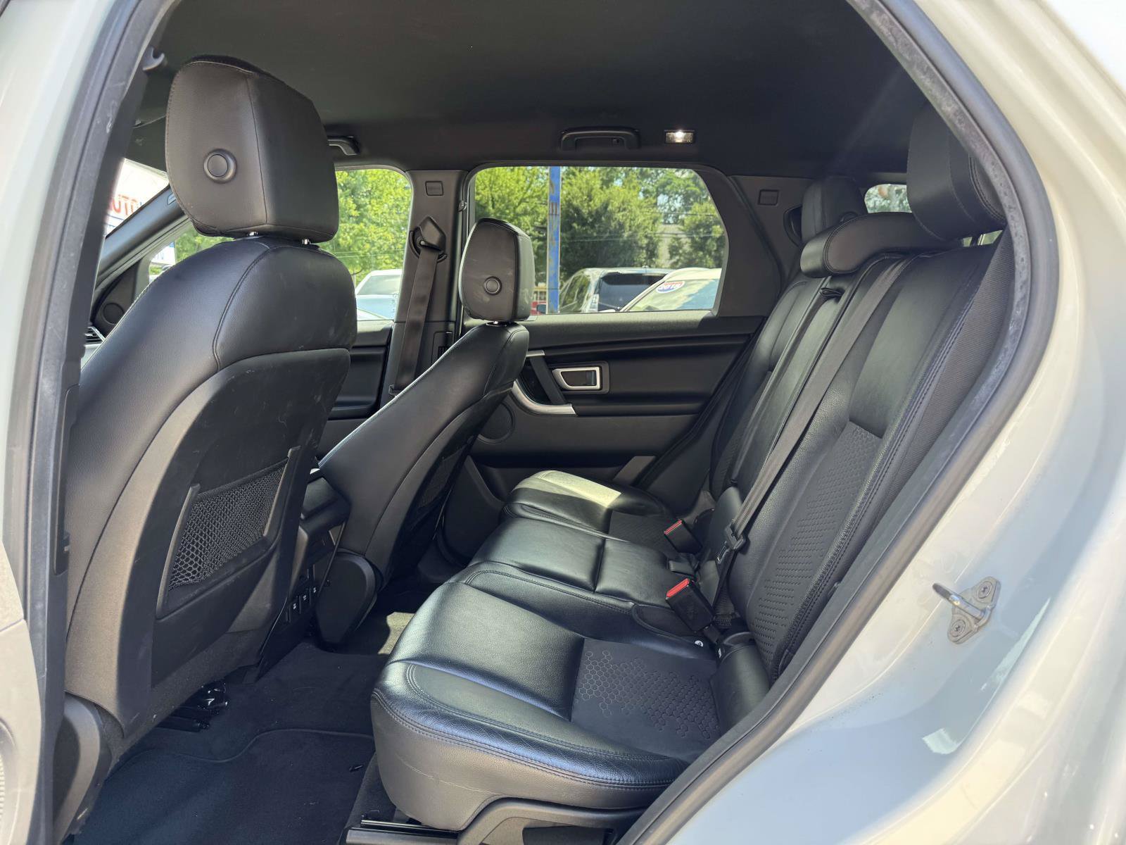 Used 2017 Land Rover Discovery Sport SE AWD/4WD image 9