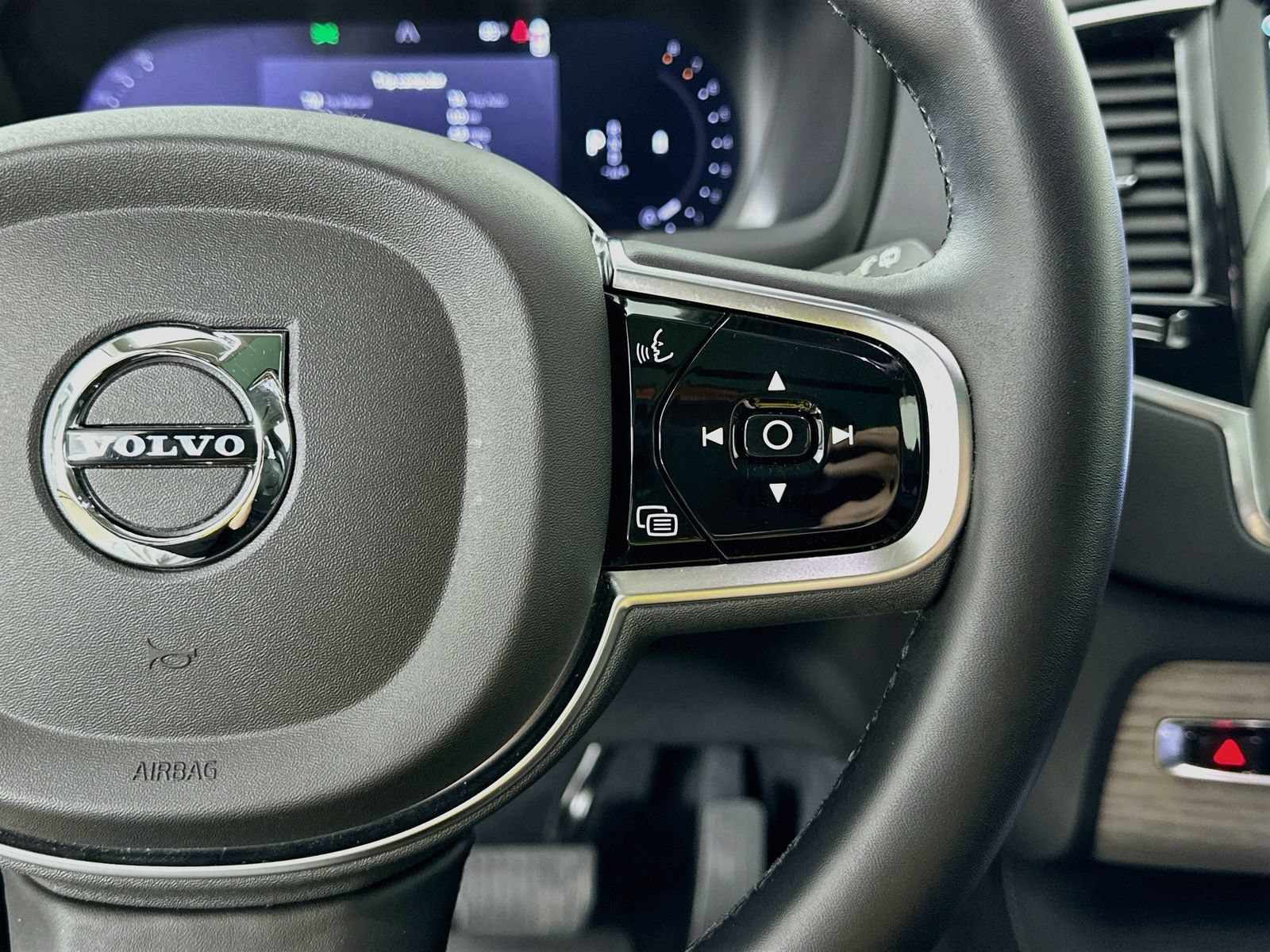 Used 2024 Volvo XC90 B6 Ultimate w/ Protection Package Premier AWD/4WD image 19