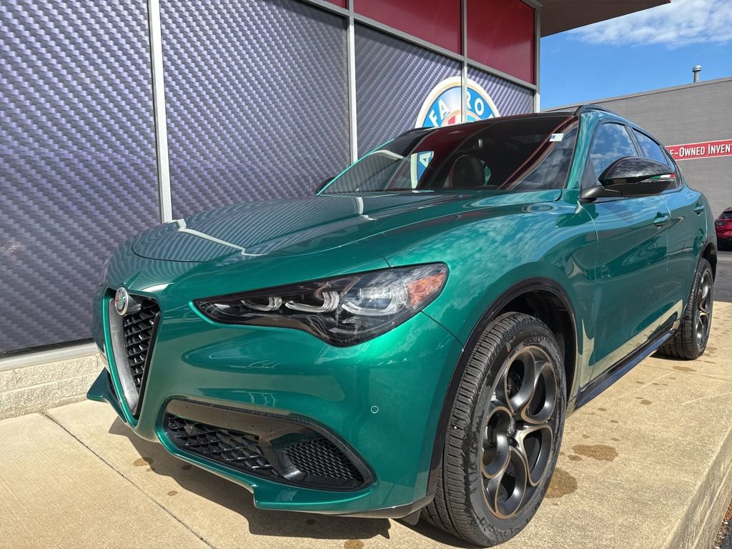 New 2025 Alfa Romeo Stelvio Sprint image 10