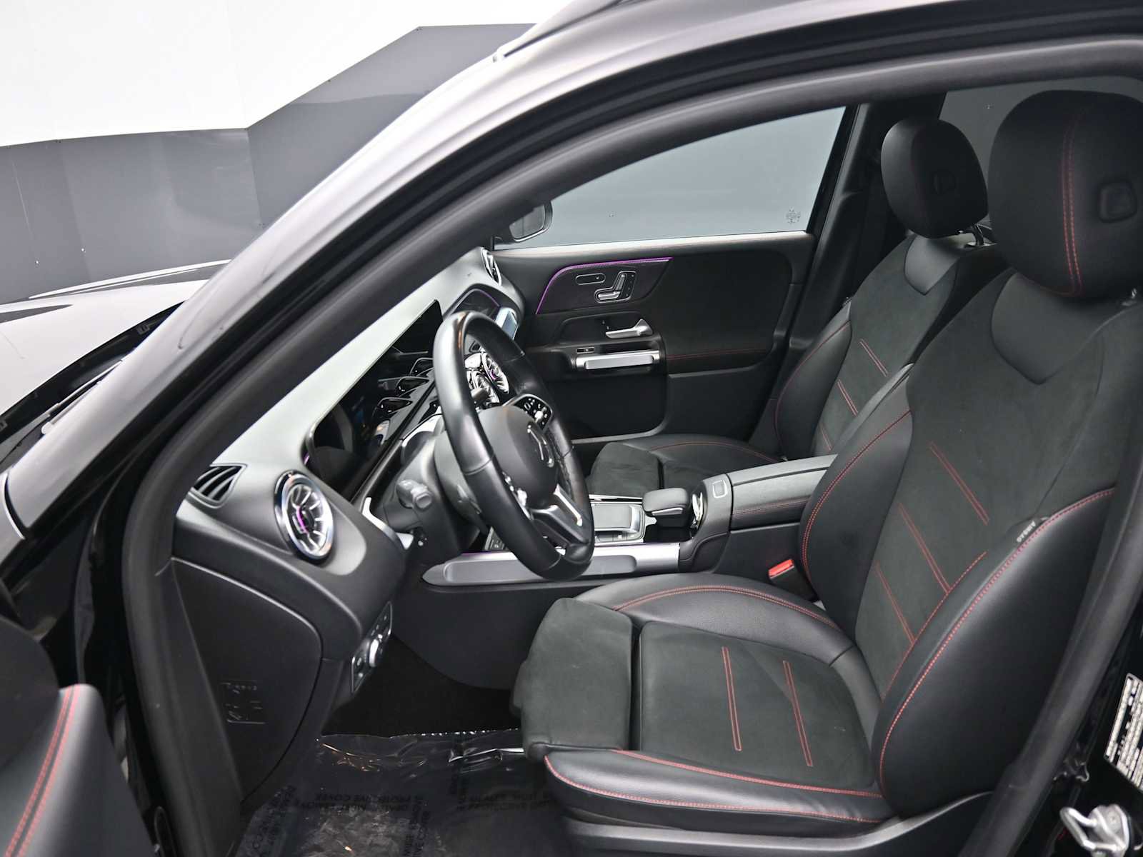 Used 2022 Mercedes-Benz GLB 250 4MATIC image 22