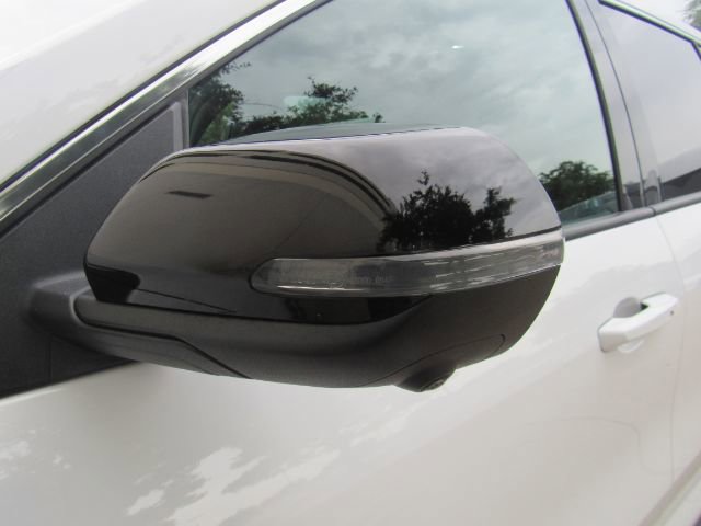 Used 2025 GMC Acadia Elevation image 17