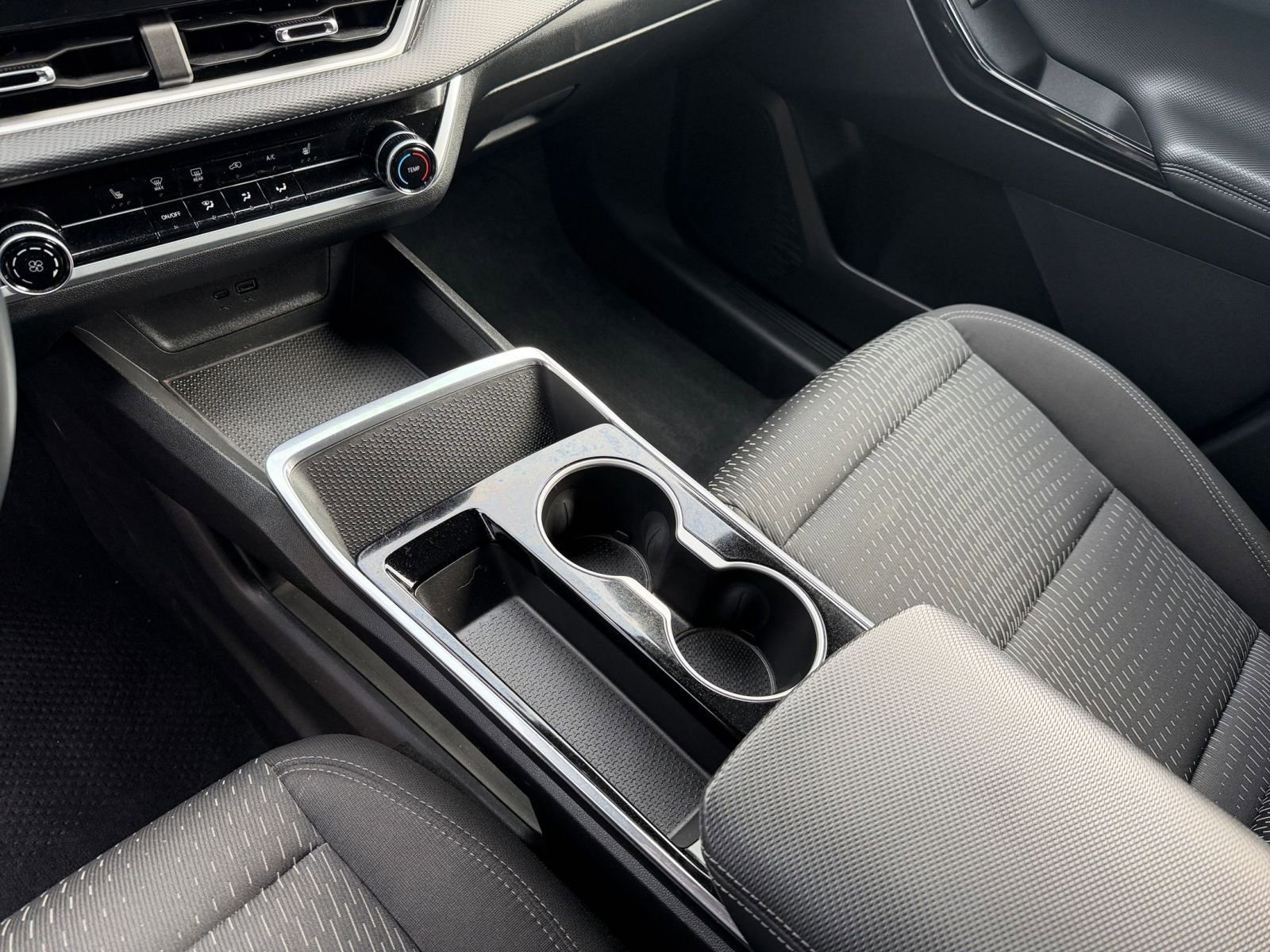 Used 2025 Chevrolet Equinox LT image 42