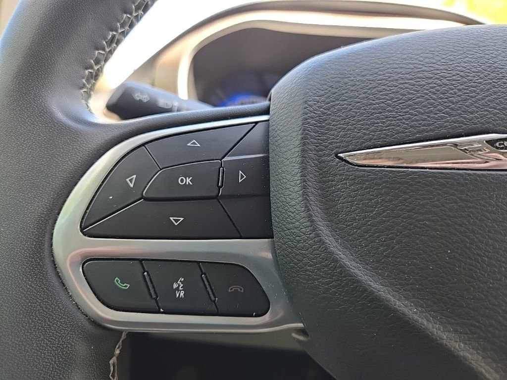 Used 2022 Chrysler Voyager LX FWD image 12