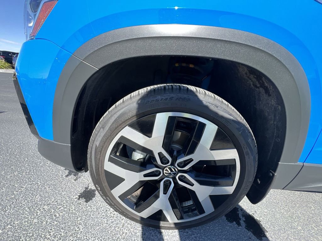 Used 2022 Volkswagen Taos SEL image 32