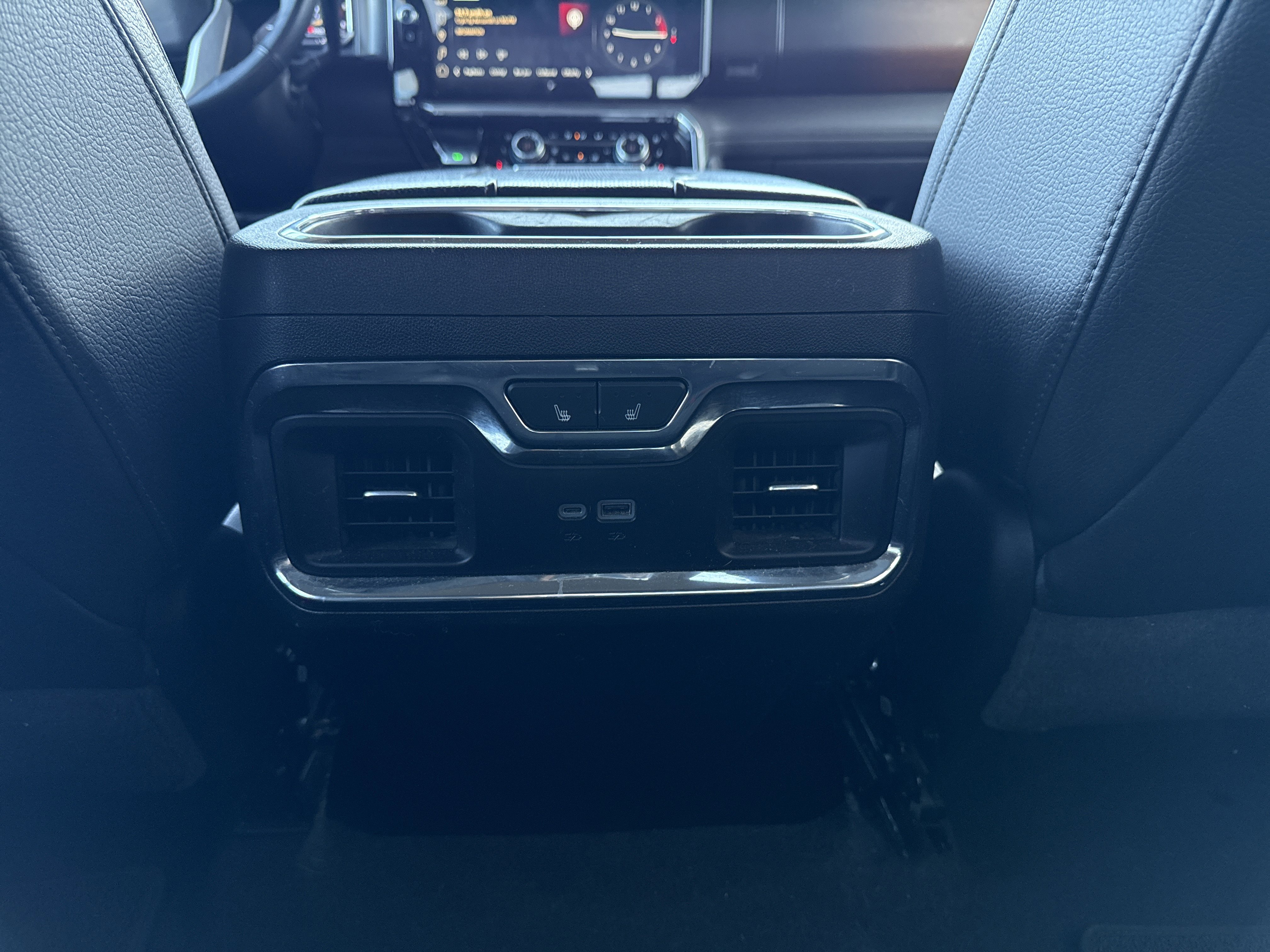 Used 2024 GMC Sierra 3500 Denali w/ Denali Reserve Package image 32