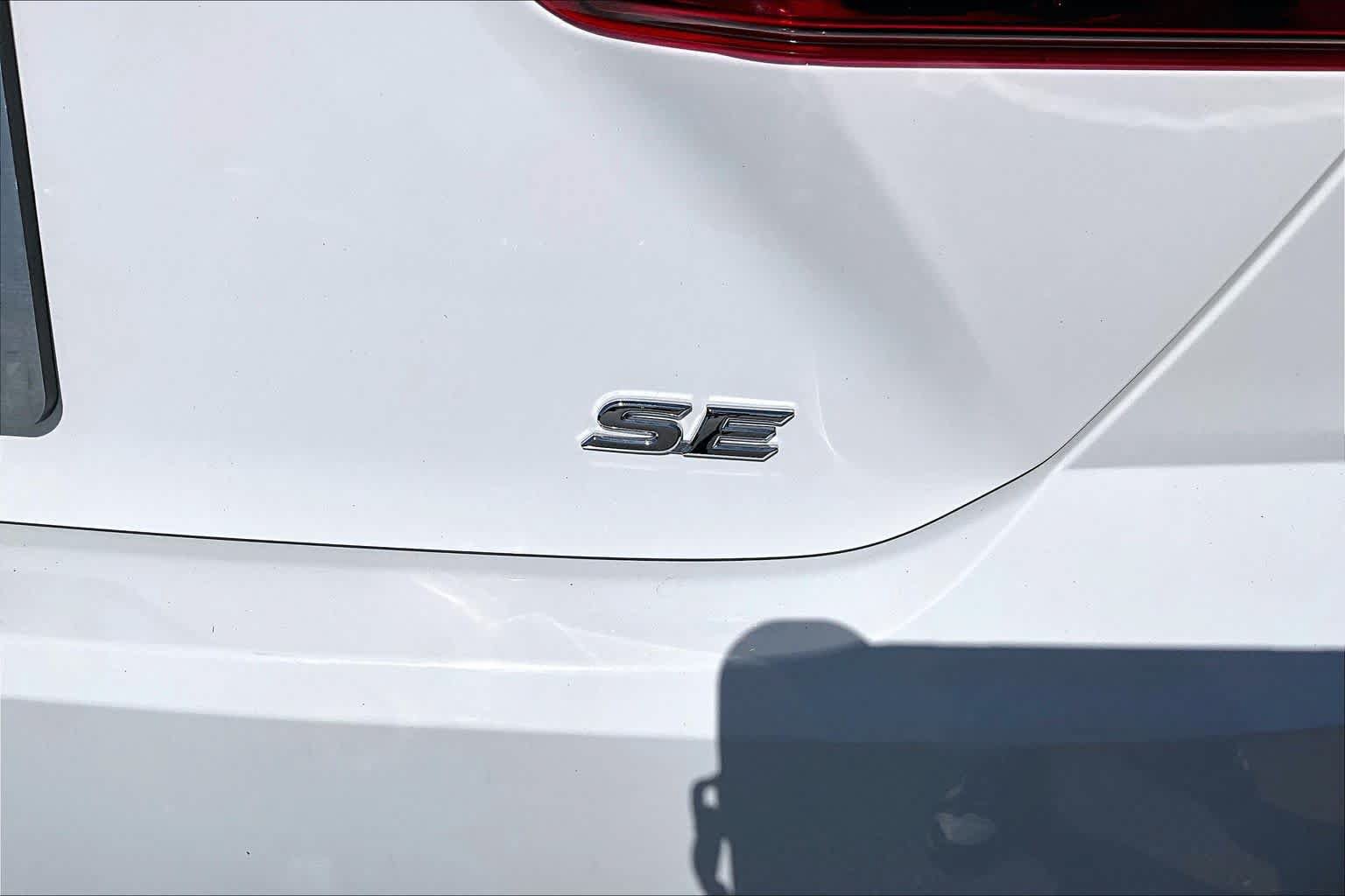 Used 2025 Toyota Camry SE FWD image 9