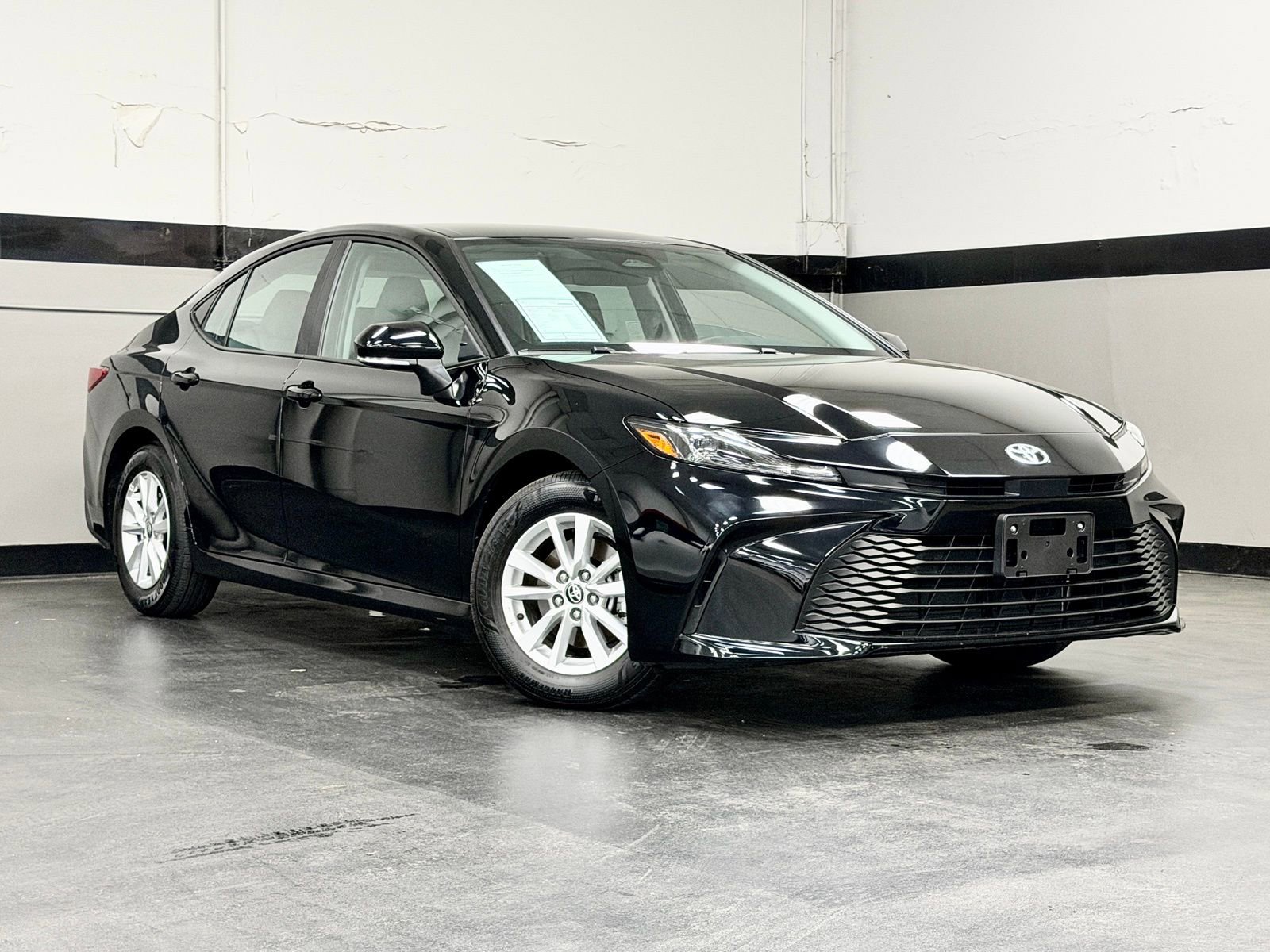 Used 2026 Toyota Camry LE image 2