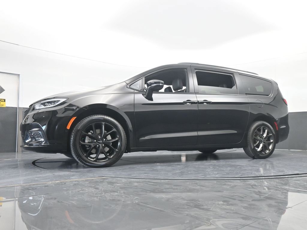 Used 2024 Chrysler Pacifica Limited w/ S Appearance Package image 66