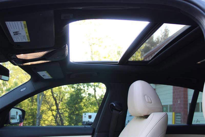 Used 2023 BMW 330i Sedan w/ Driving Assistance Package RWD image 23