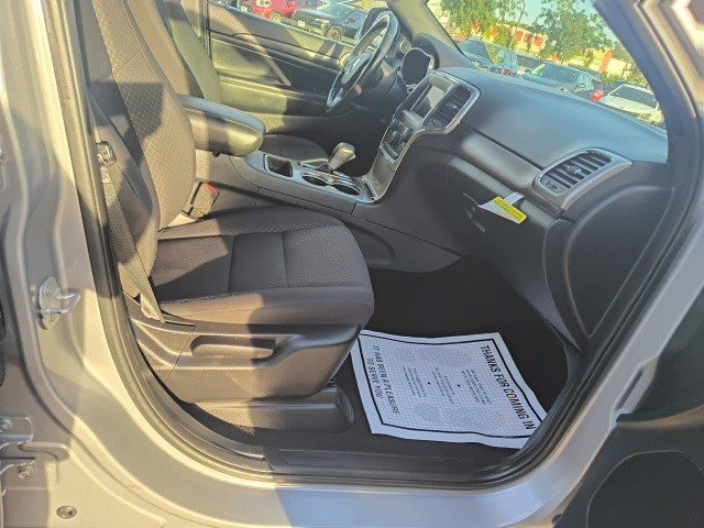 Used 2019 Jeep Grand Cherokee Laredo image 18