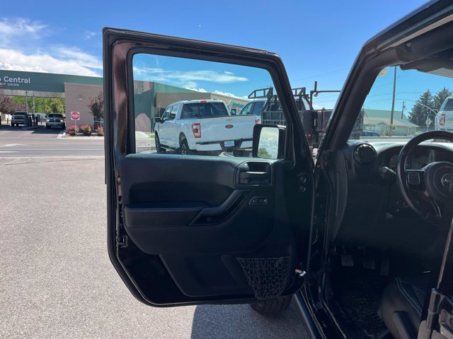 Used 2016 Jeep Wrangler Unlimited Sahara AWD/4WD image 31