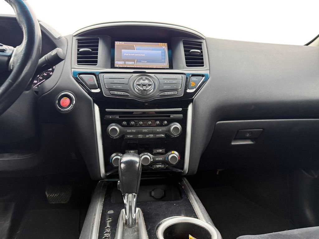 Used 2014 Nissan Pathfinder SV image 11