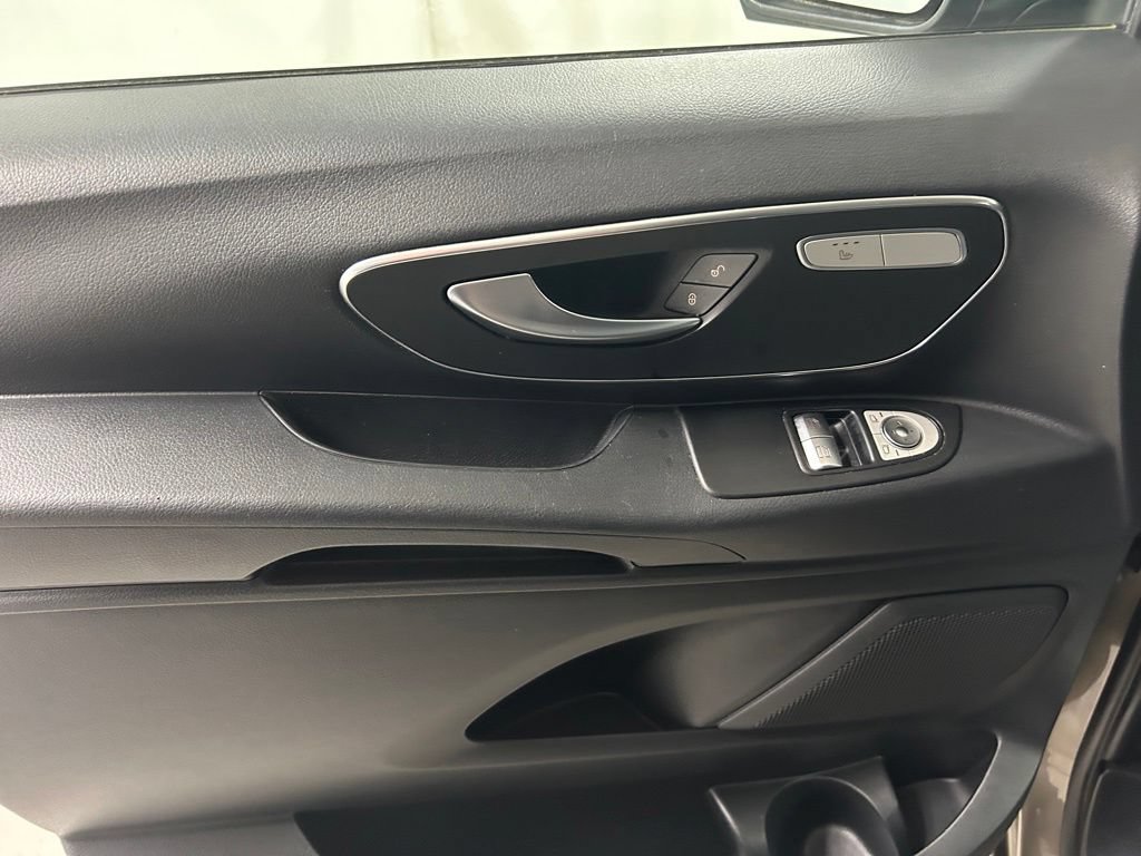 Used 2016 Mercedes-Benz Metris Passenger image 17