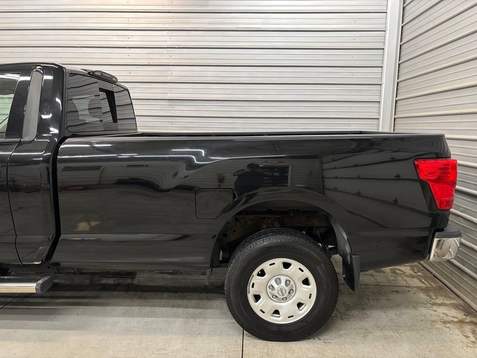 Used 2017 Nissan Titan SV AWD/4WD image 5