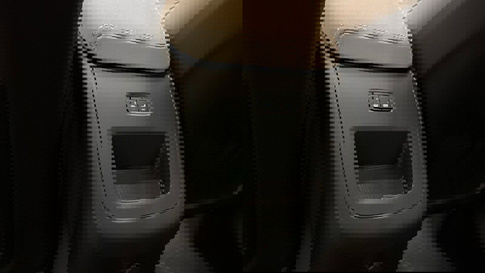 New 2026 Volvo XC60 T8 Plus w/ Protection Package Premier image 28