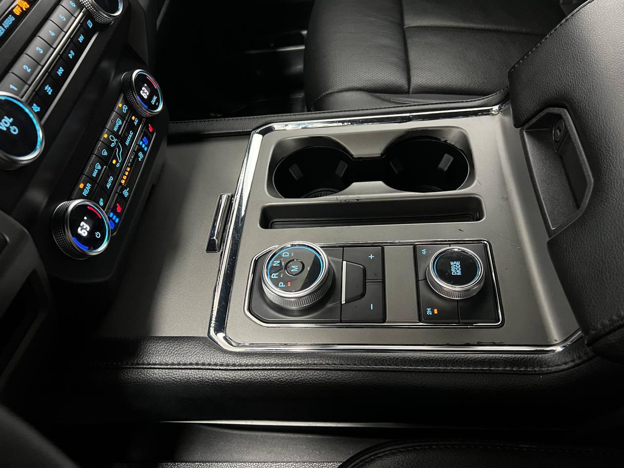 Used 2020 Ford Expedition XLT w/ Equipment Group 202A AWD/4WD image 22