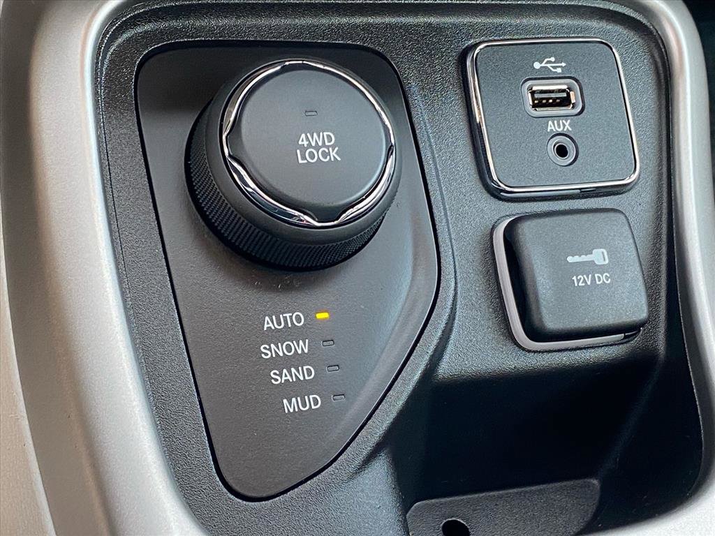 Used 2017 Jeep Compass Latitude w/ Popular Equipment Group image 17