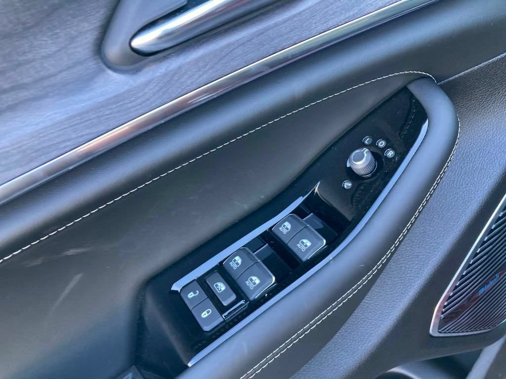 New 2024 Jeep Grand Cherokee Overland w/ Advanced Protech Group III AWD/4WD image 12