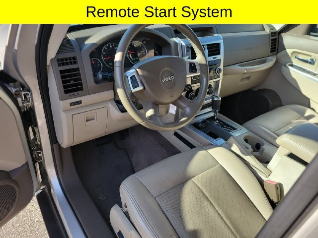 Used 2009 Jeep Liberty Limited w/ Premium Group AWD/4WD image 24