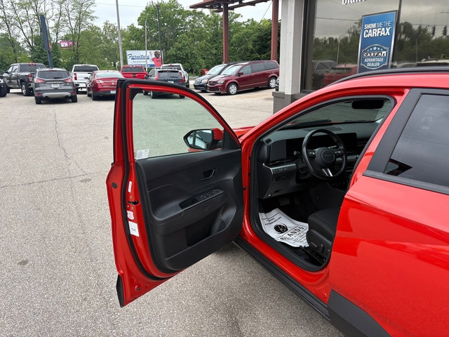 Used 2025 Hyundai Kona SEL FWD image 9