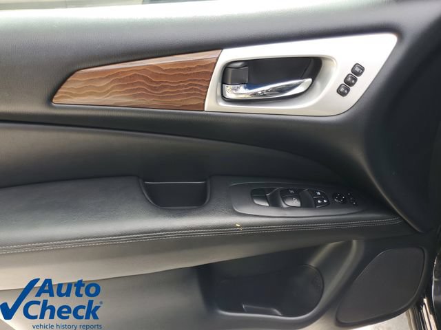 Used 2020 Nissan Pathfinder Platinum FWD image 21
