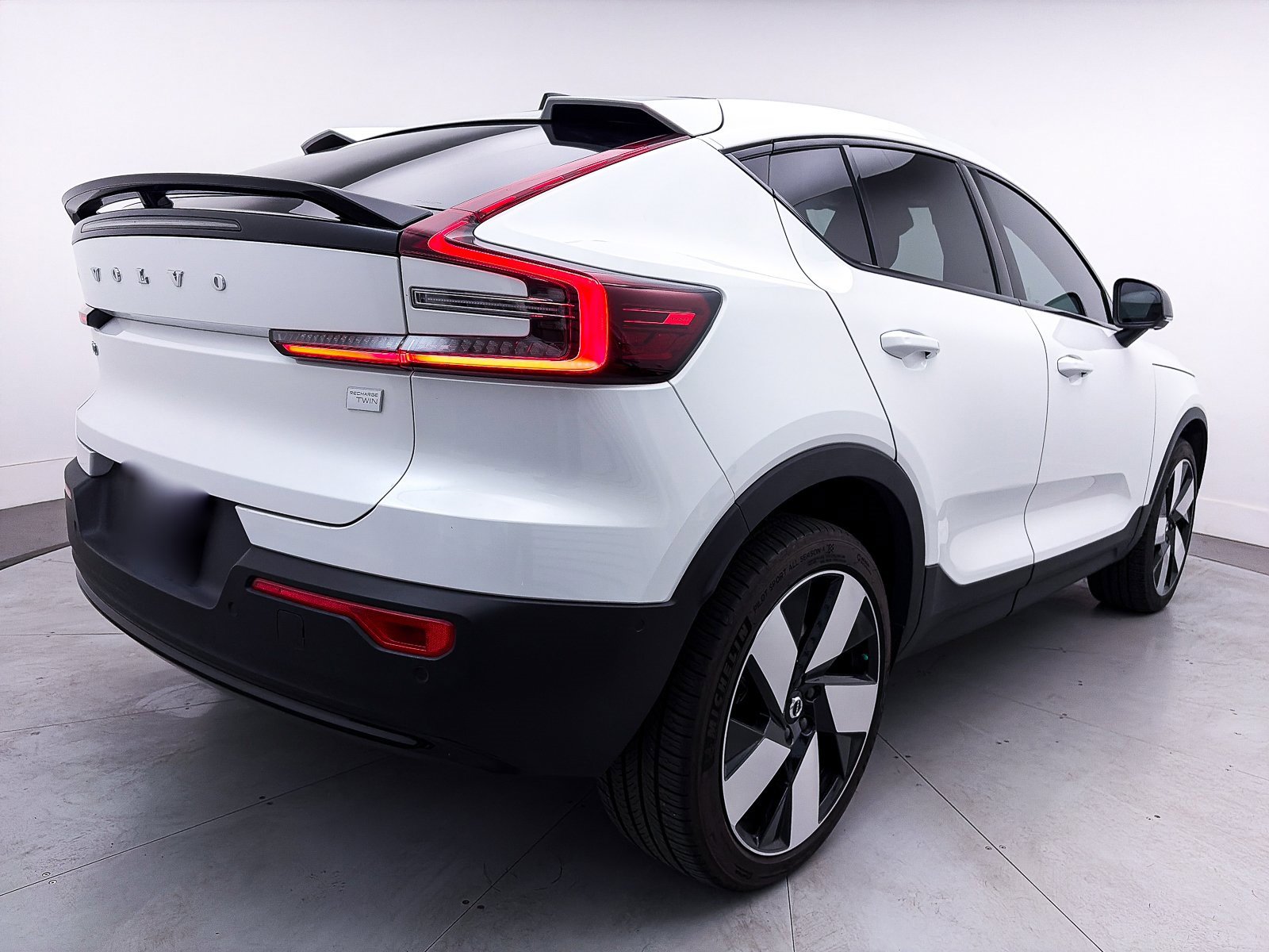 Used 2023 Volvo C40 P8 Recharge Ultimate image 15