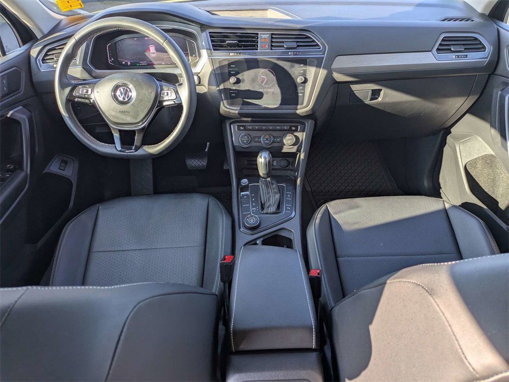 Used 2021 Volkswagen Tiguan SE image 2