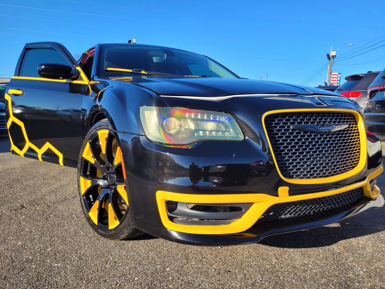 Used 2018 Chrysler 300 Touring w/ Driver Convenience Group image 14