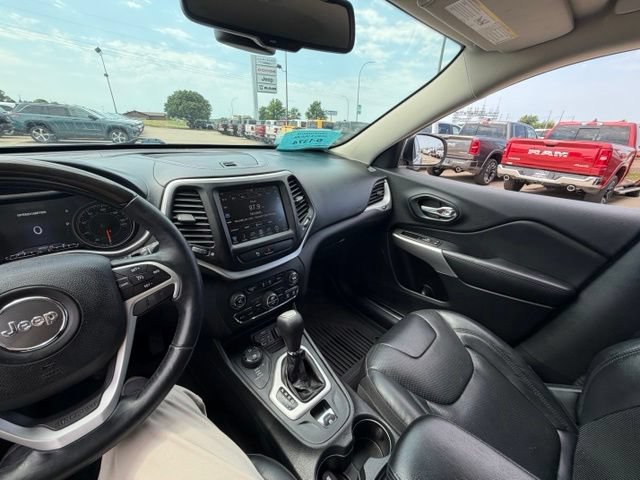 Used 2016 Jeep Cherokee Overland AWD/4WD image 17