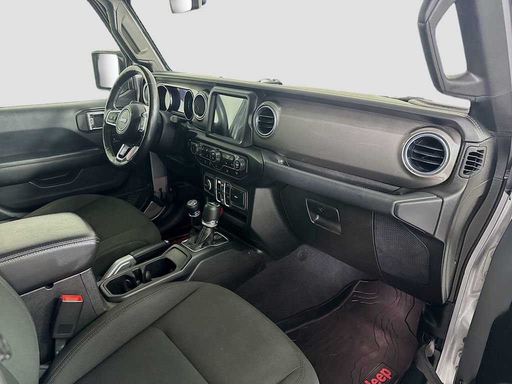 Used 2018 Jeep Wrangler Unlimited Sahara w/ Uconnect 4C Nav & Sound Group image 28