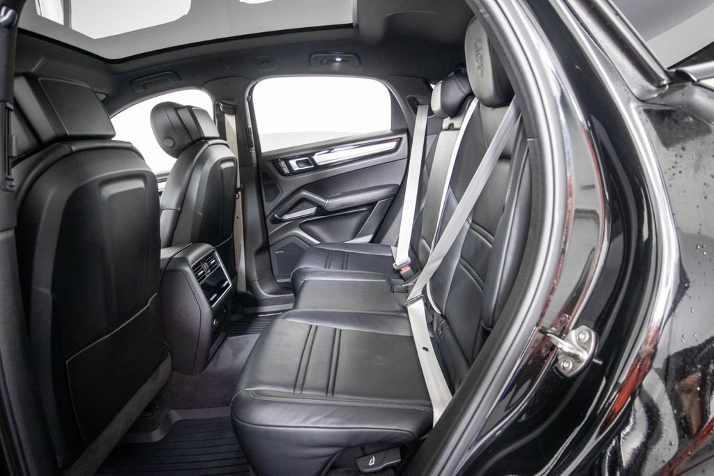 Used 2023 Porsche Cayenne Platinum Edition AWD/4WD image 11