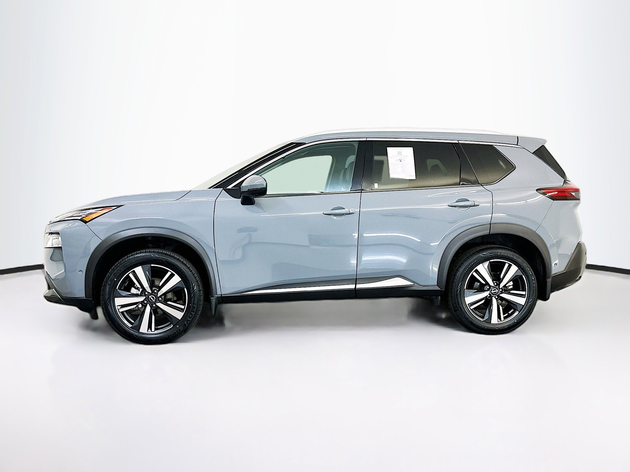 Used 2023 Nissan Rogue SL w/ SL Premium Package image 4