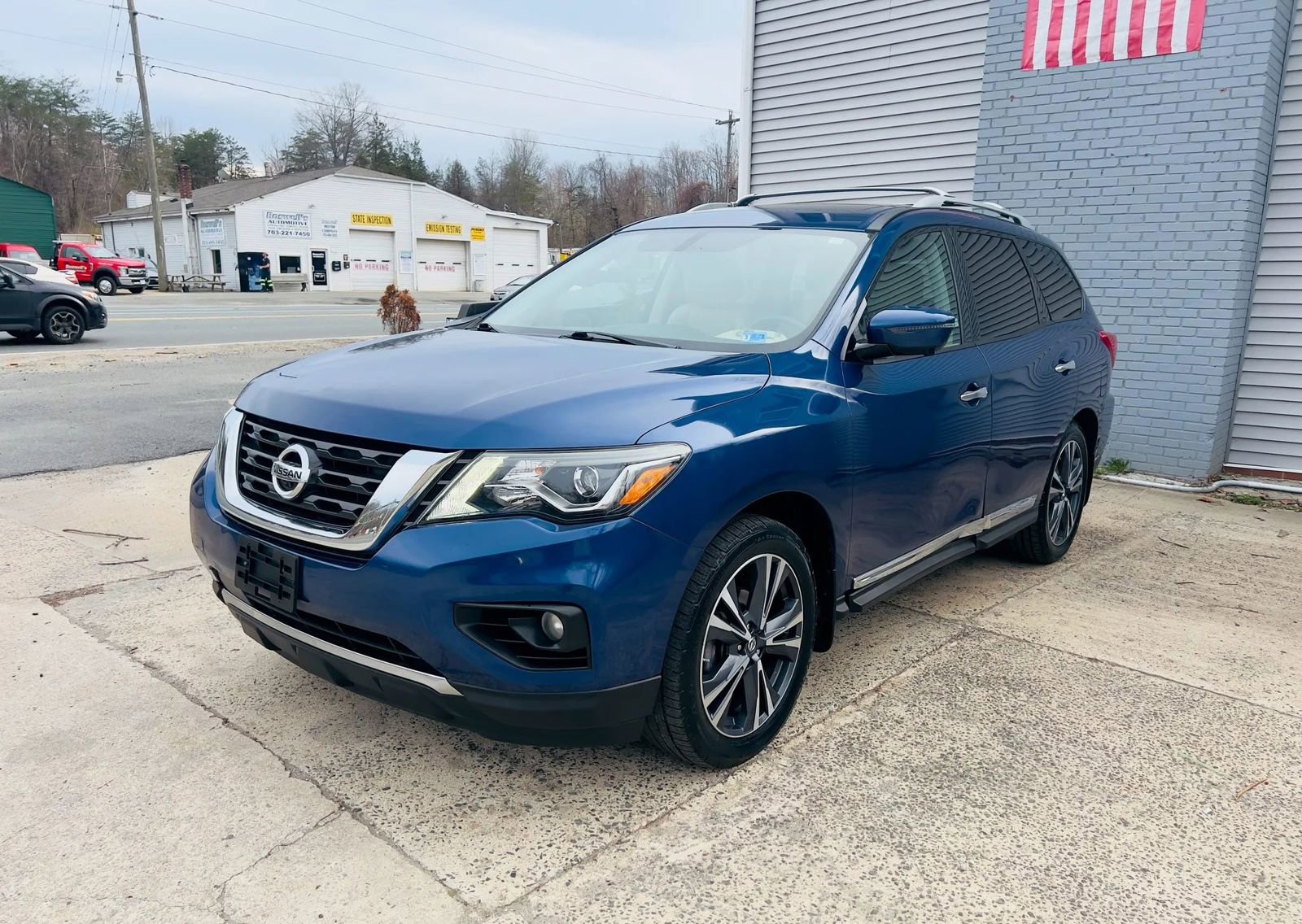 Used 2017 Nissan Pathfinder Platinum w/ Family Entertainment Package