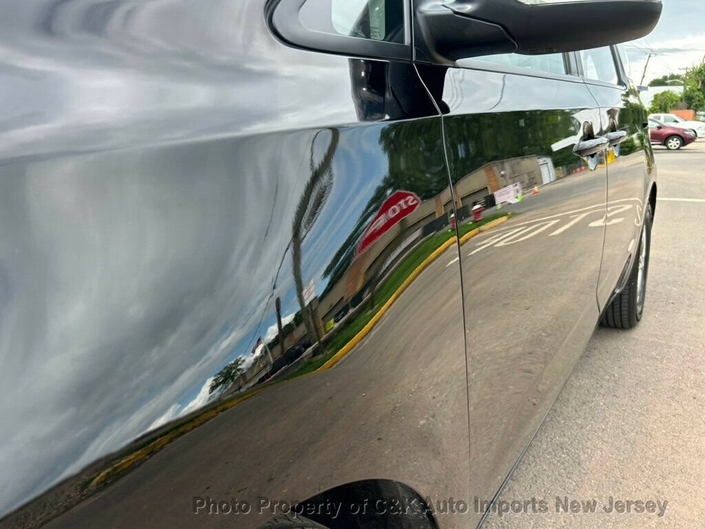 Used 2019 Kia Sedona L FWD image 21
