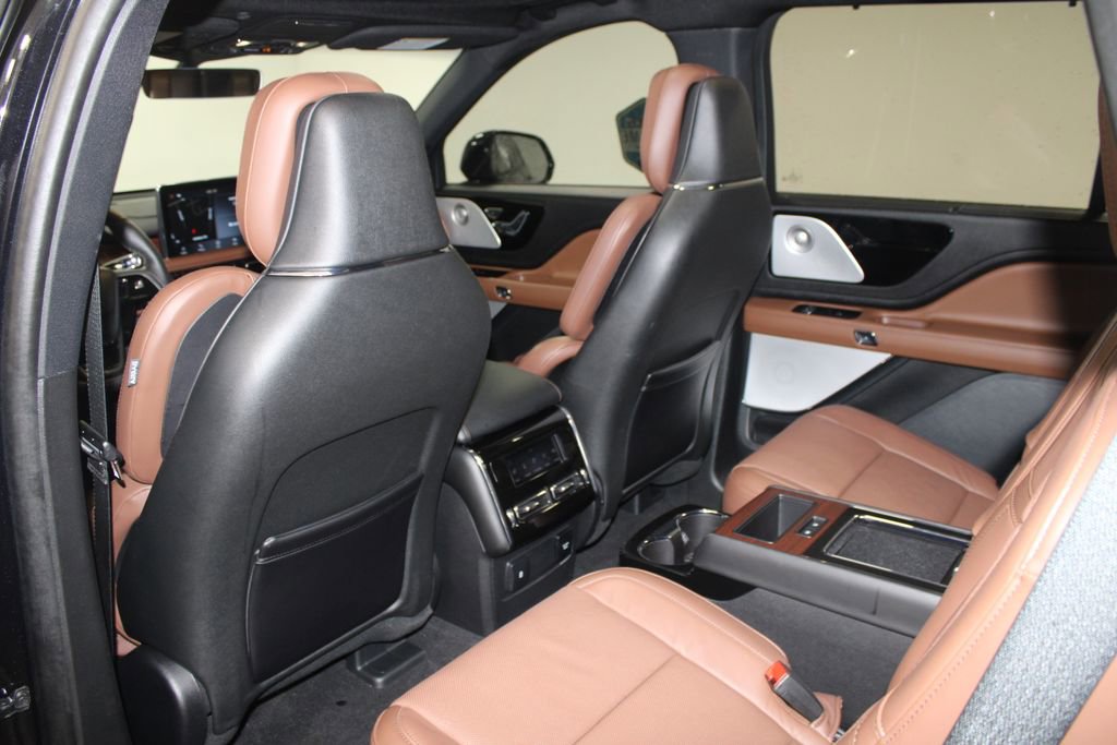 Used 2024 Lincoln Aviator Reserve w/ Equipment Group 201A image 27