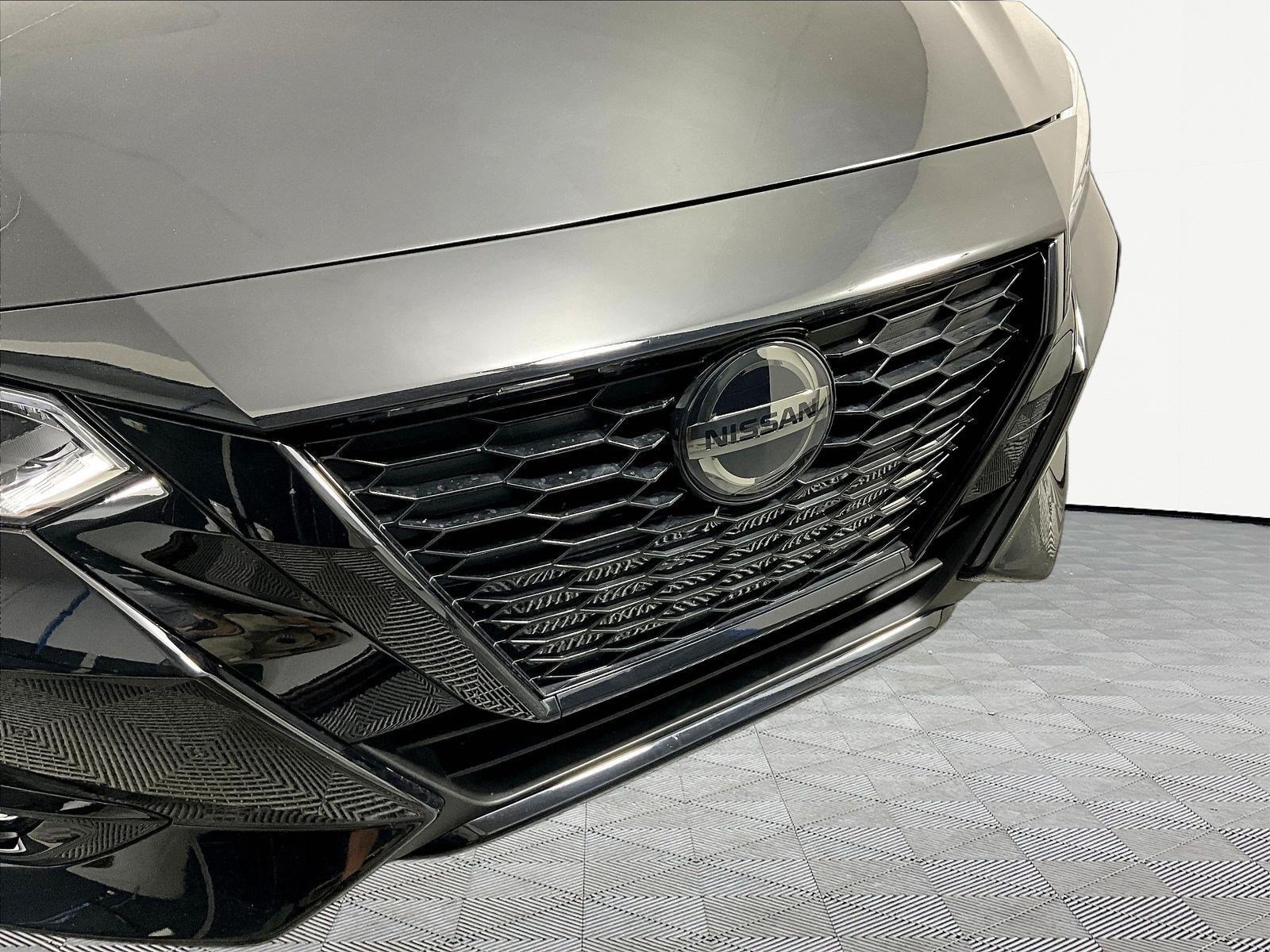 Certified 2023 Nissan Sentra SR w/ Midnight Edition Package FWD image 31