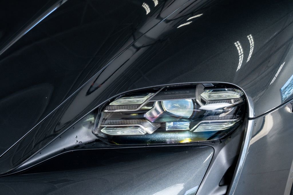 Used 2020 Porsche Taycan Turbo image 13