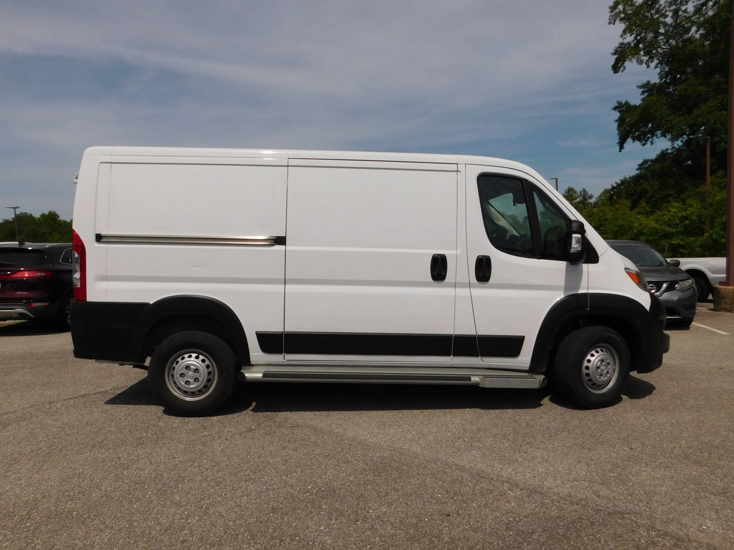 Used 2025 RAM ProMaster 2500 w/ U-Haul Equipment Group FWD image 4