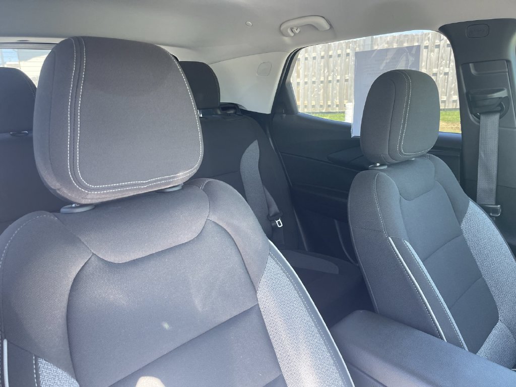 Used 2025 Chevrolet TrailBlazer LT AWD/4WD image 39