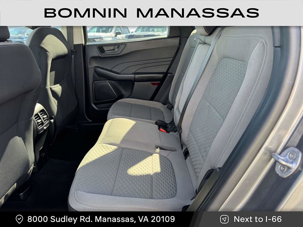 Used 2022 Ford Escape SE w/ SE Sport Appearance Package image 14