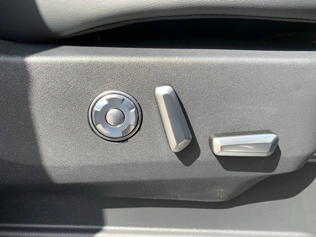 New 2026 Lincoln Navigator L Premier AWD/4WD image 16