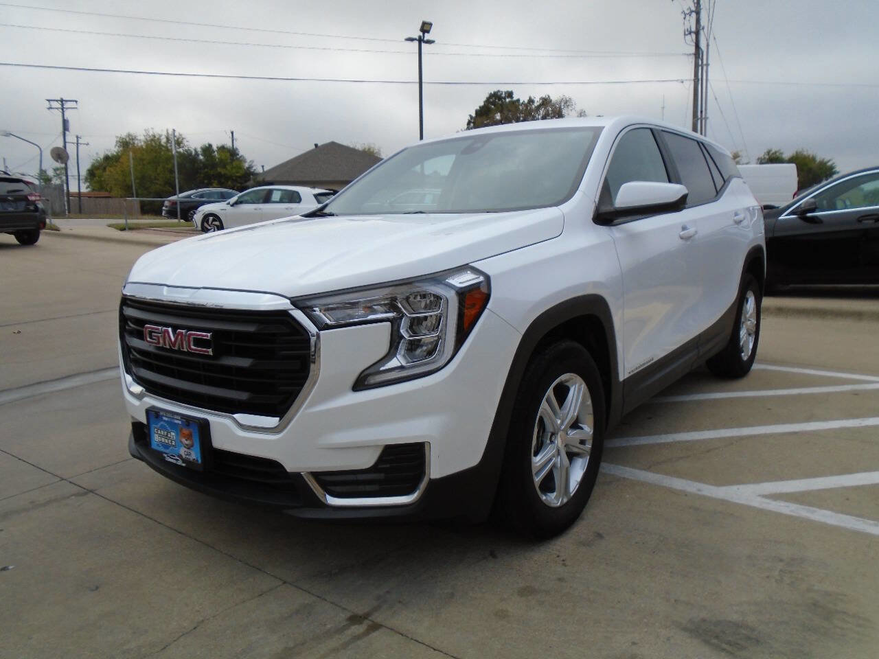 Used 2024 GMC Terrain SLE FWD image 3