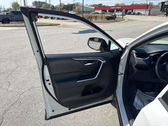 Used 2022 Toyota RAV4 XLE image 10