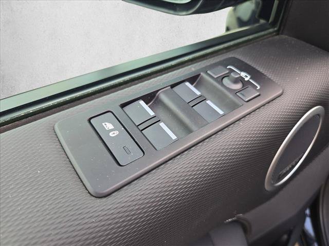 Used 2025 Land Rover Discovery Dynamic SE AWD/4WD image 9