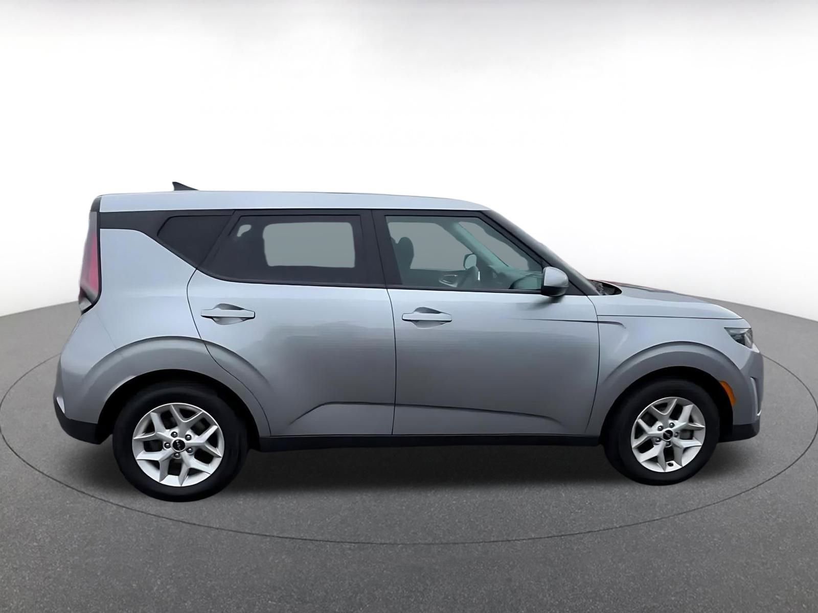 Used 2024 Kia Soul LX w/ Option Group 015 image 16
