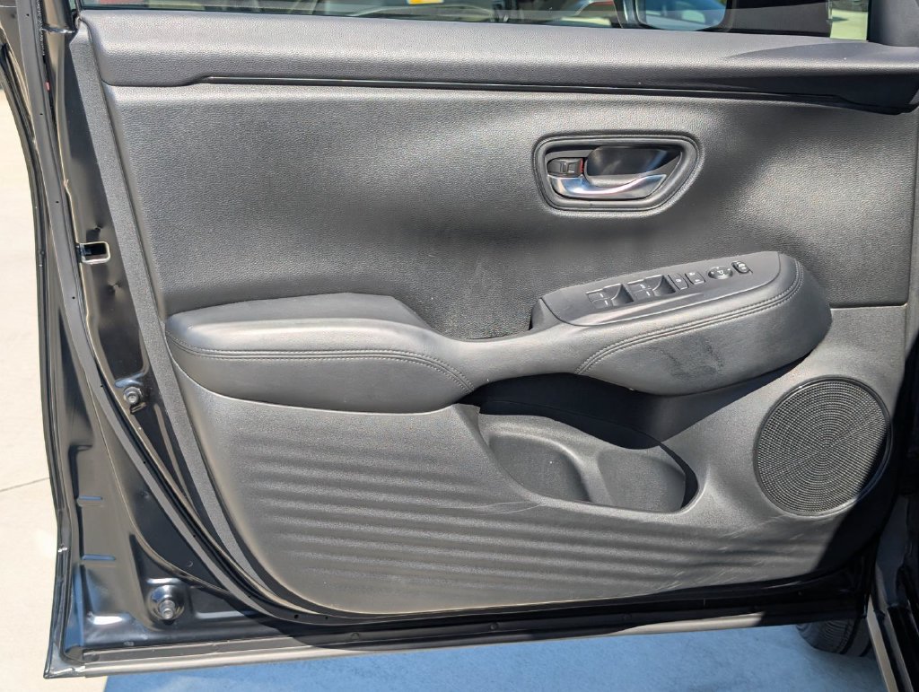 Used 2023 Honda HR-V LX image 17