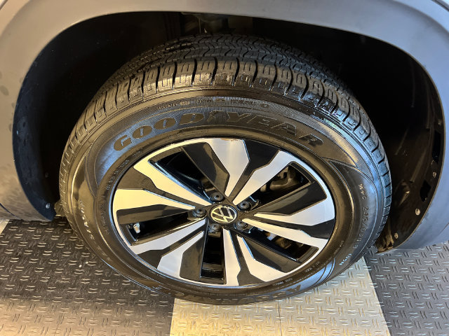 Certified 2025 Volkswagen Atlas SE FWD image 9
