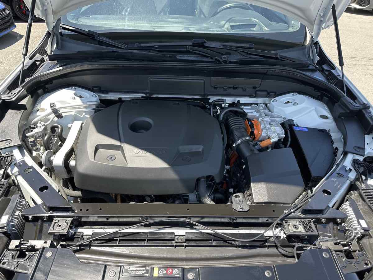 Used 2022 Volvo XC60 T8 R-Design w/ Advanced Package image 25