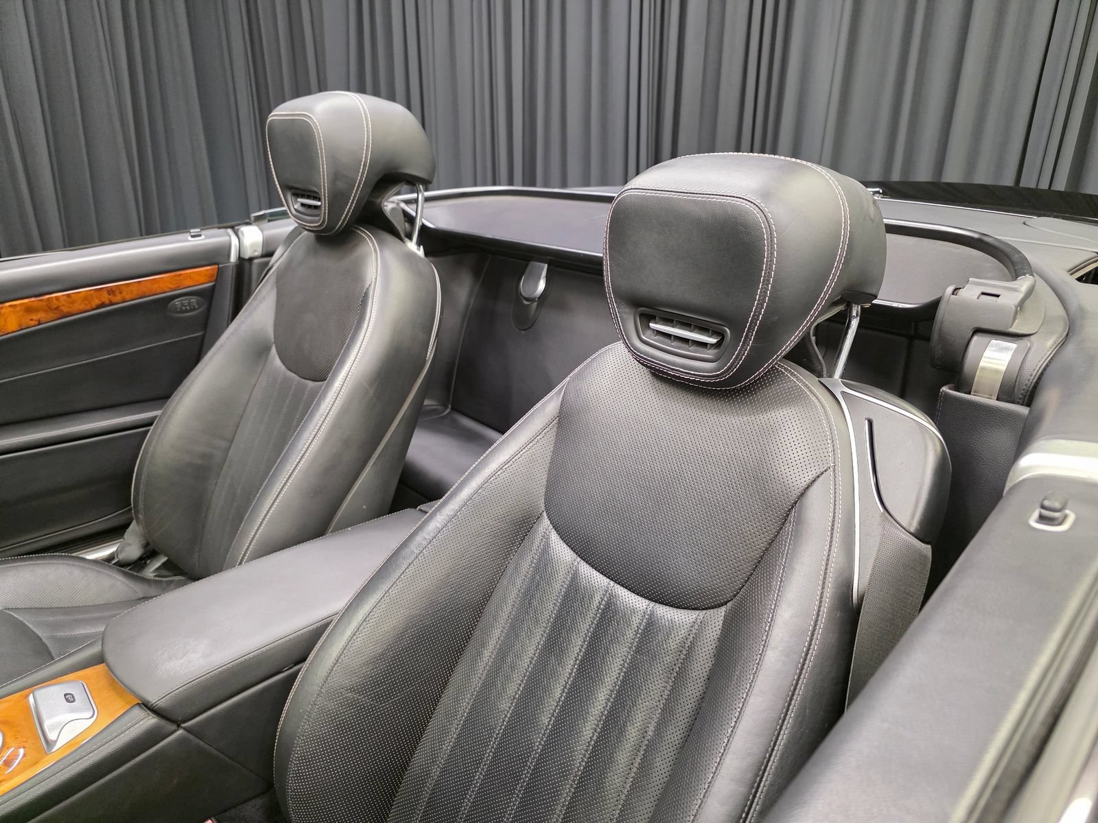 Used 2011 Mercedes-Benz SL 550 image 22