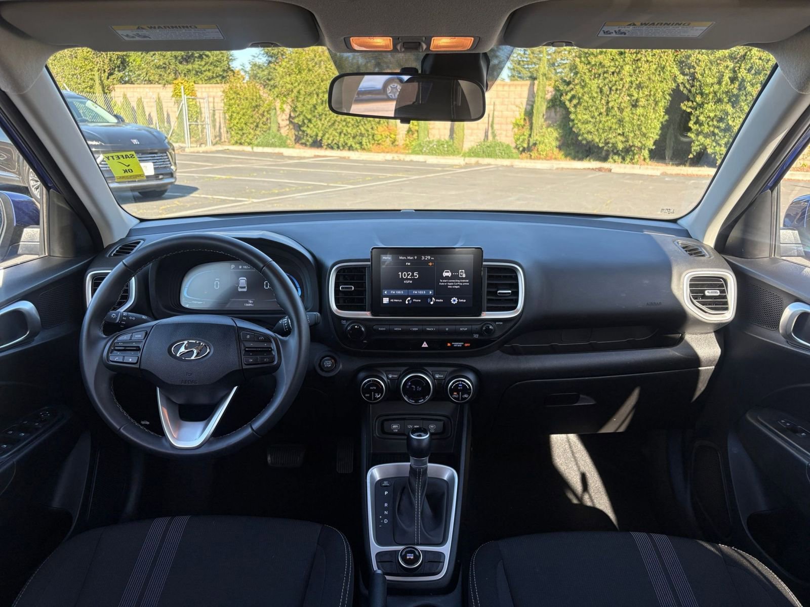 Used 2025 Hyundai Venue SEL image 33